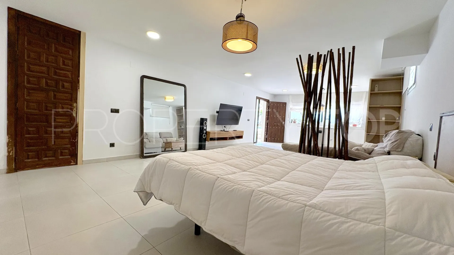 For sale 9 bedrooms house in El Faro de Calaburras
