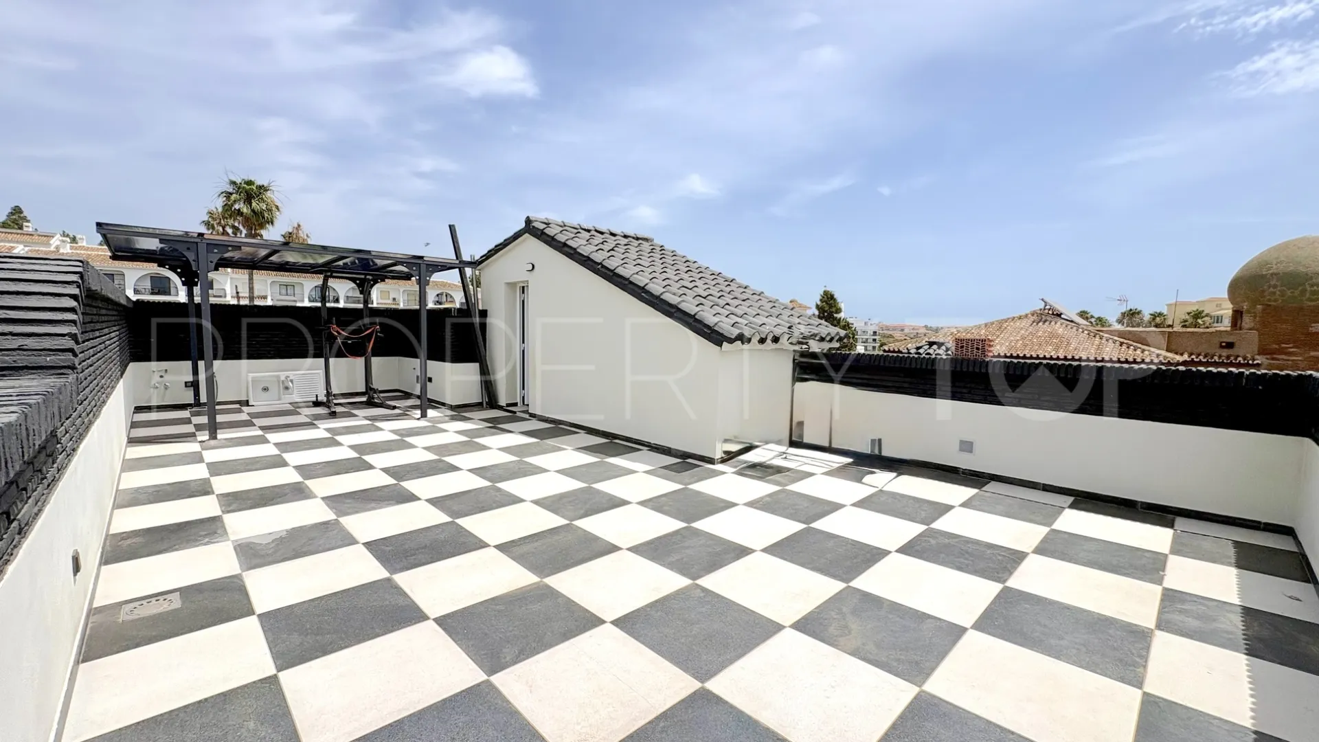 For sale 9 bedrooms house in El Faro de Calaburras