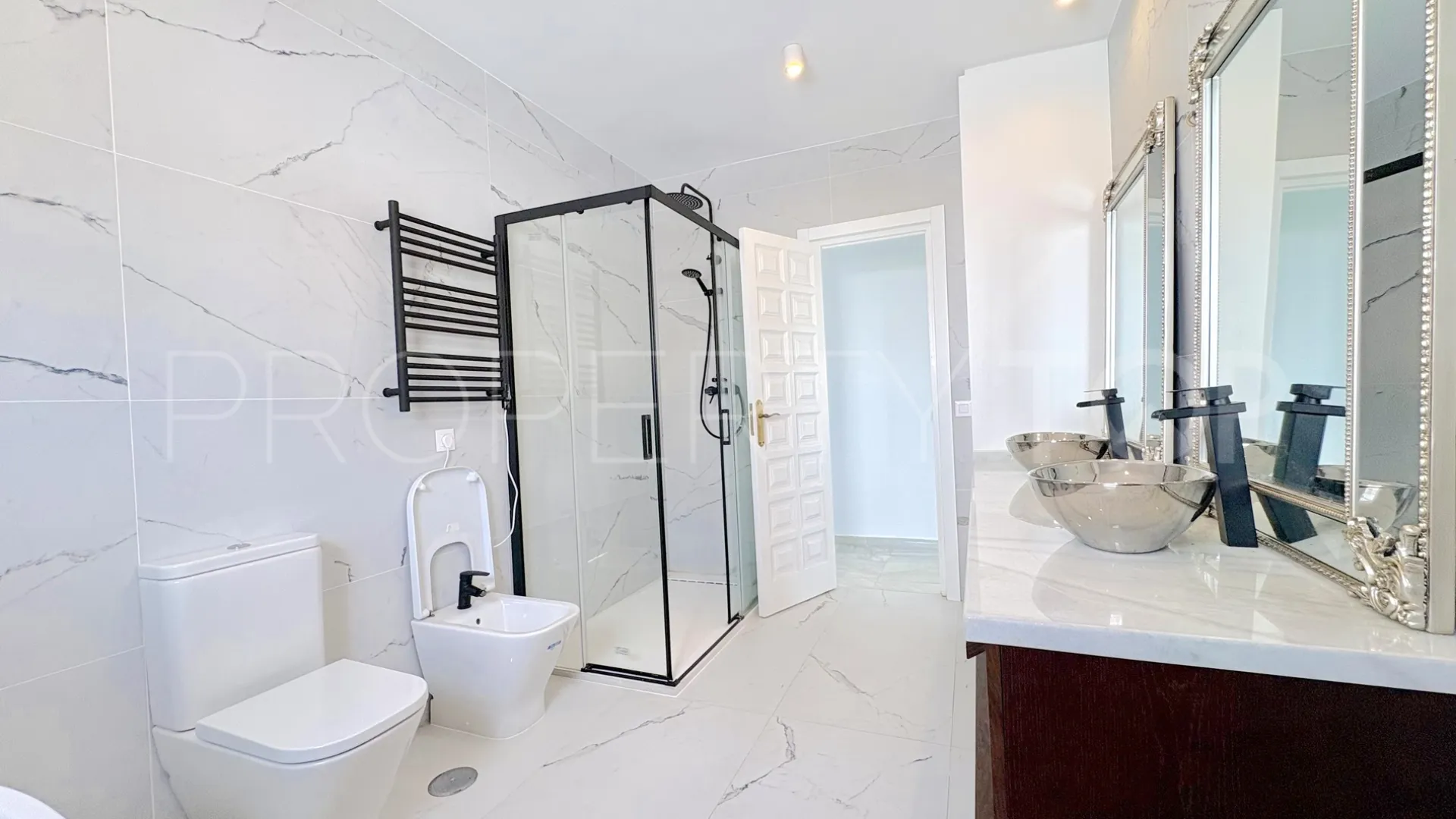 For sale 9 bedrooms house in El Faro de Calaburras