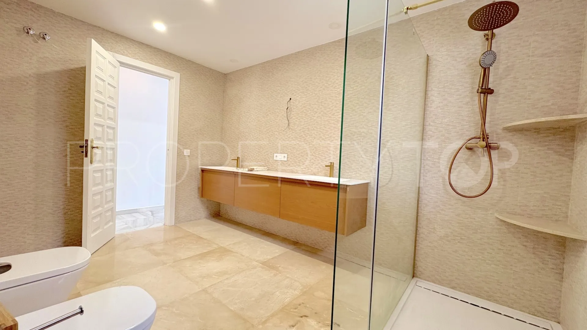 For sale 9 bedrooms house in El Faro de Calaburras