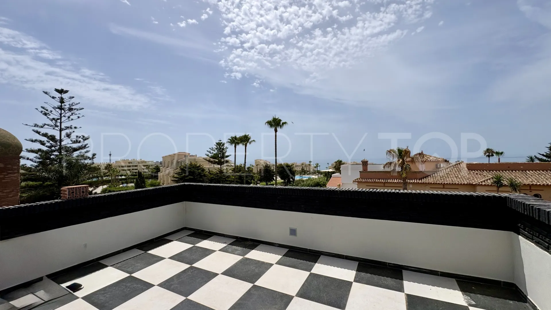 For sale 9 bedrooms house in El Faro de Calaburras