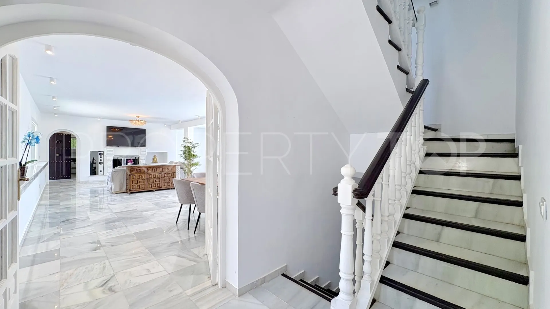 For sale 9 bedrooms house in El Faro de Calaburras