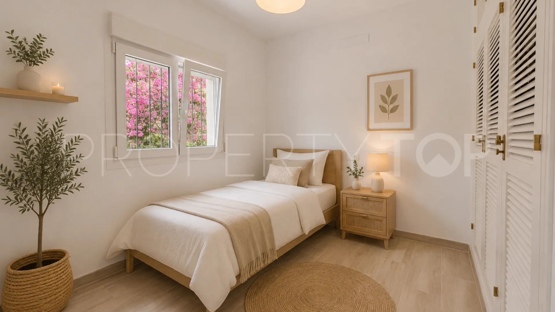 For sale 9 bedrooms house in El Faro de Calaburras