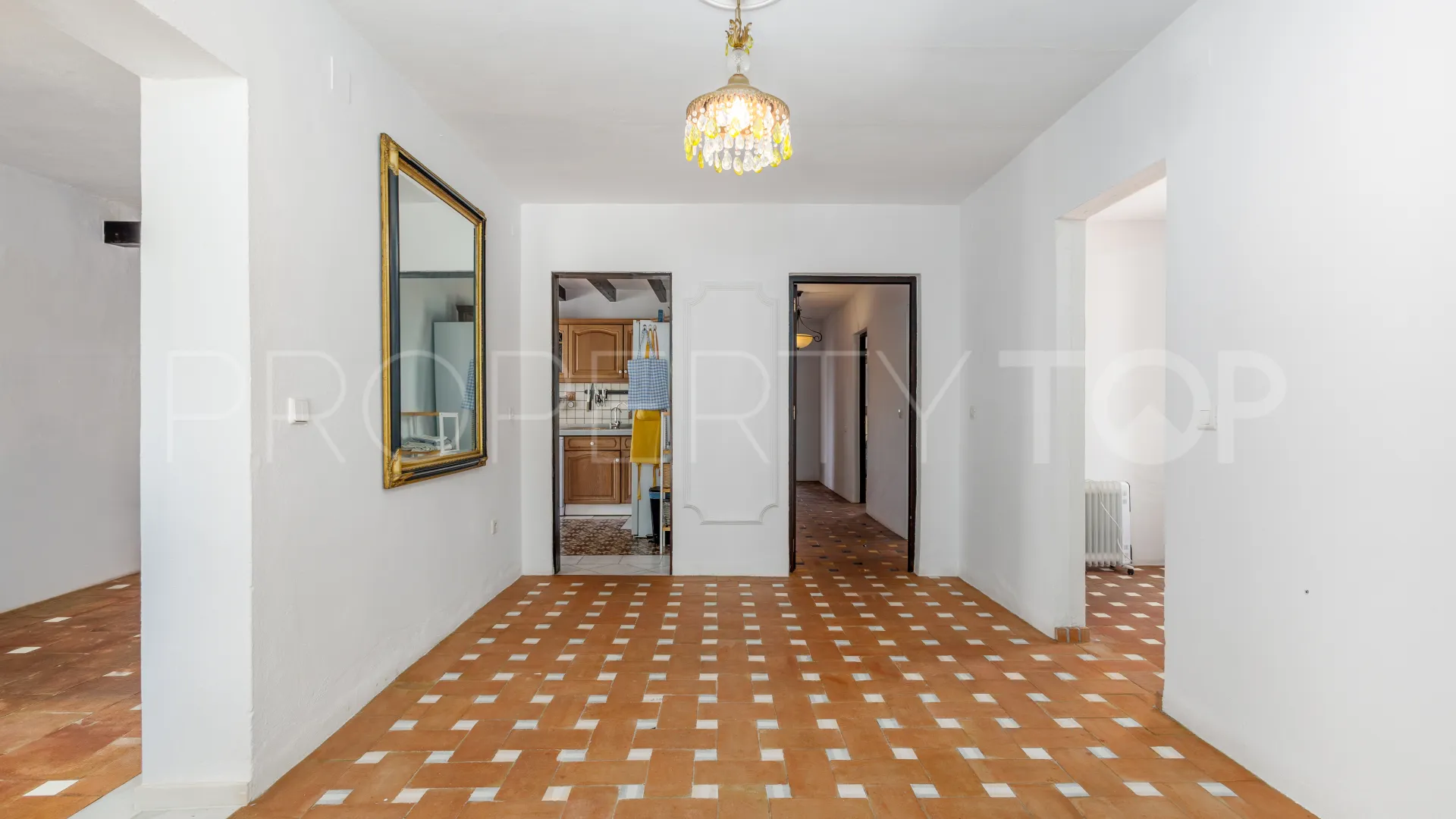 Villa a la venta con 6 dormitorios en Coin