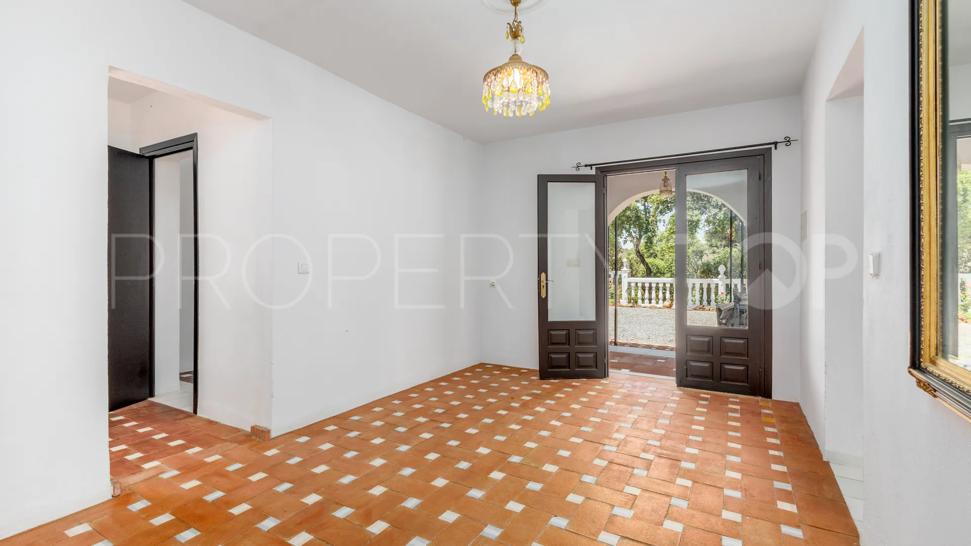 Villa a la venta con 6 dormitorios en Coin