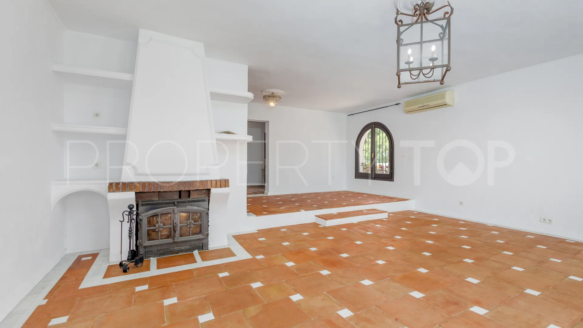 Villa a la venta con 6 dormitorios en Coin