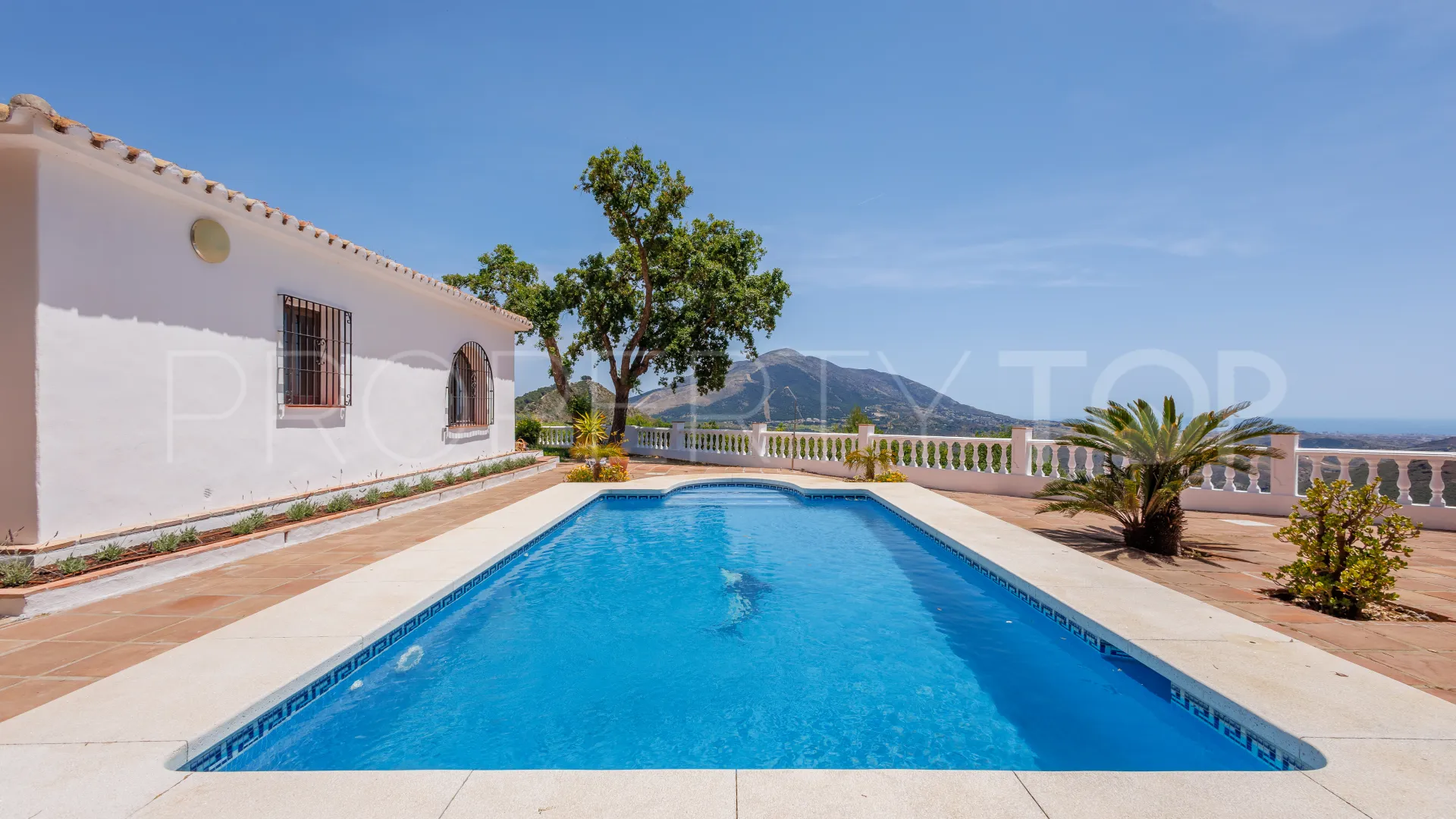 Villa a la venta con 6 dormitorios en Coin