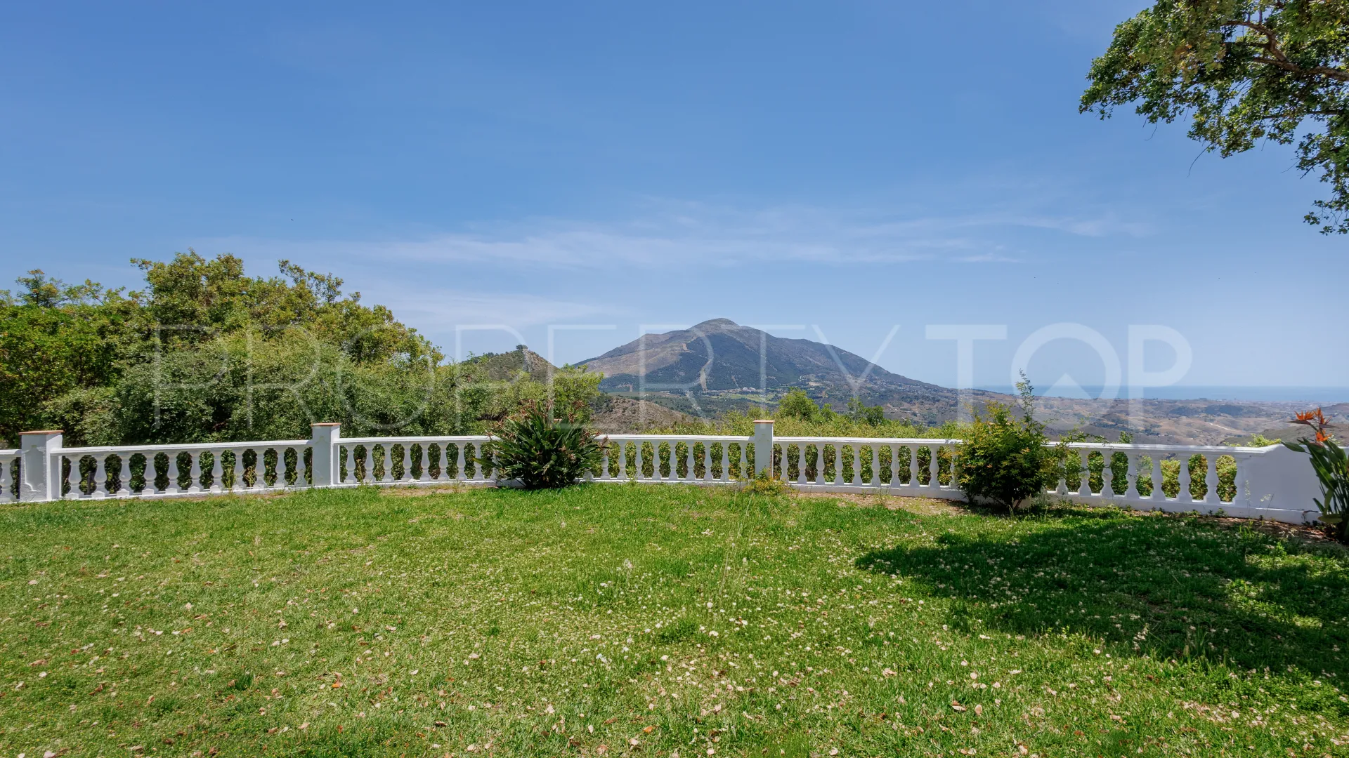 Villa a la venta con 6 dormitorios en Coin