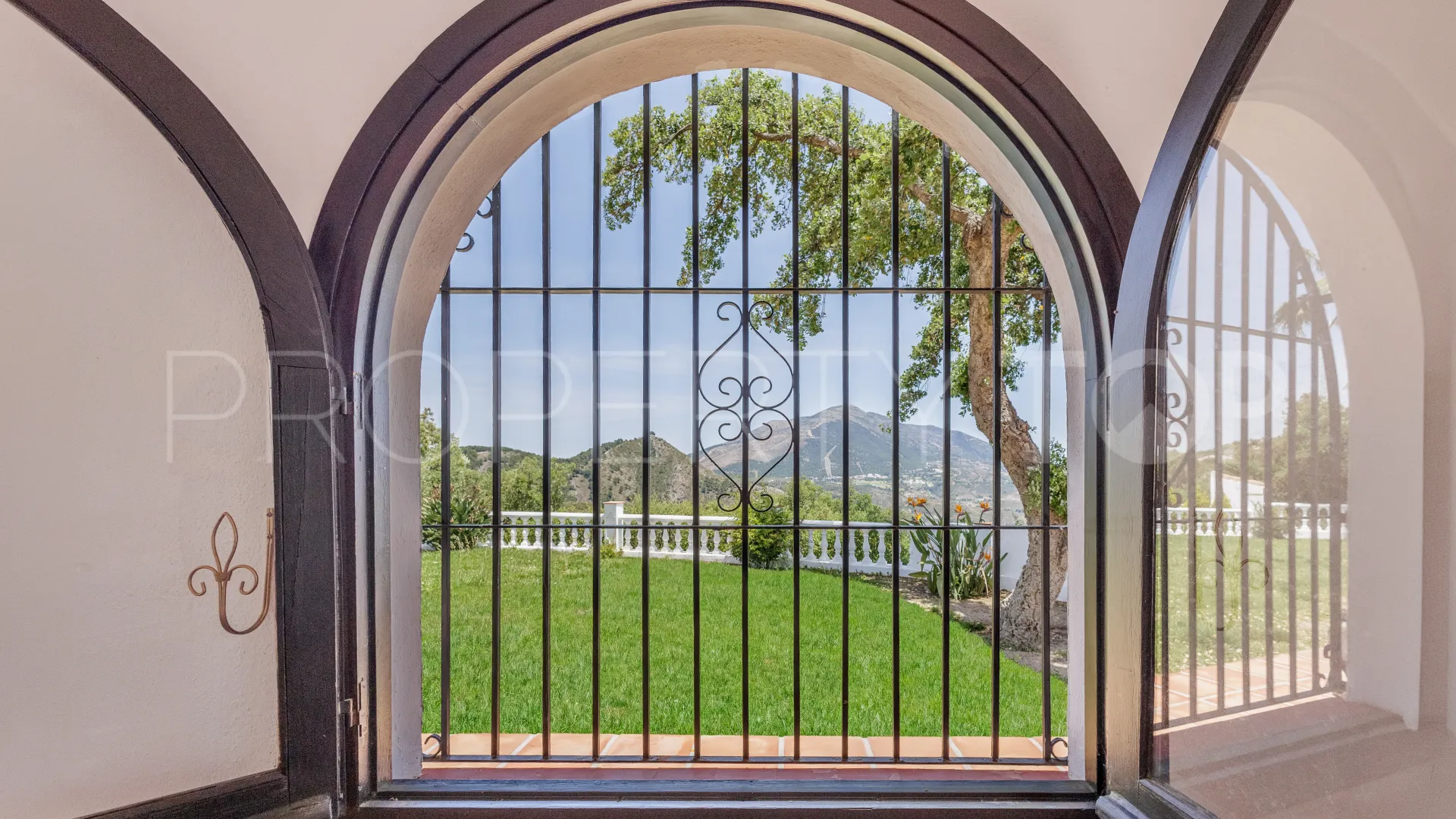 Villa a la venta con 6 dormitorios en Coin