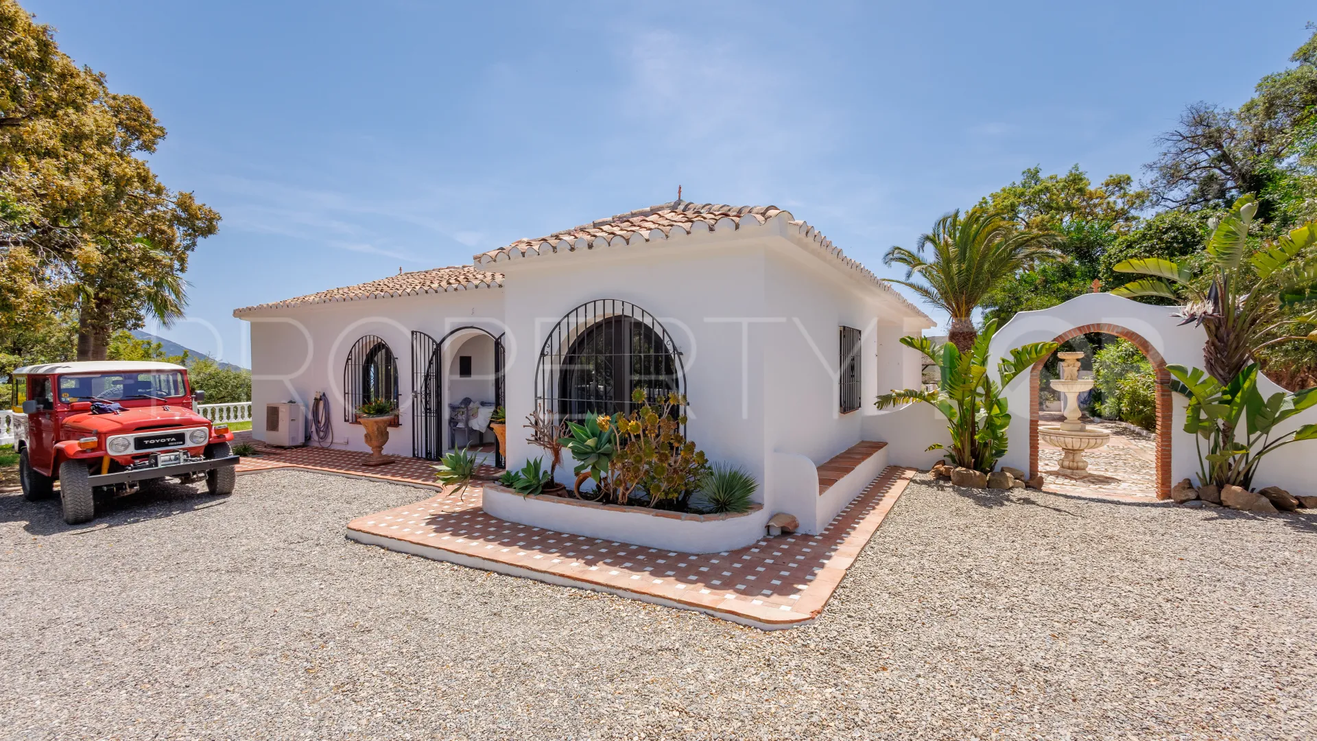 Villa a la venta con 6 dormitorios en Coin