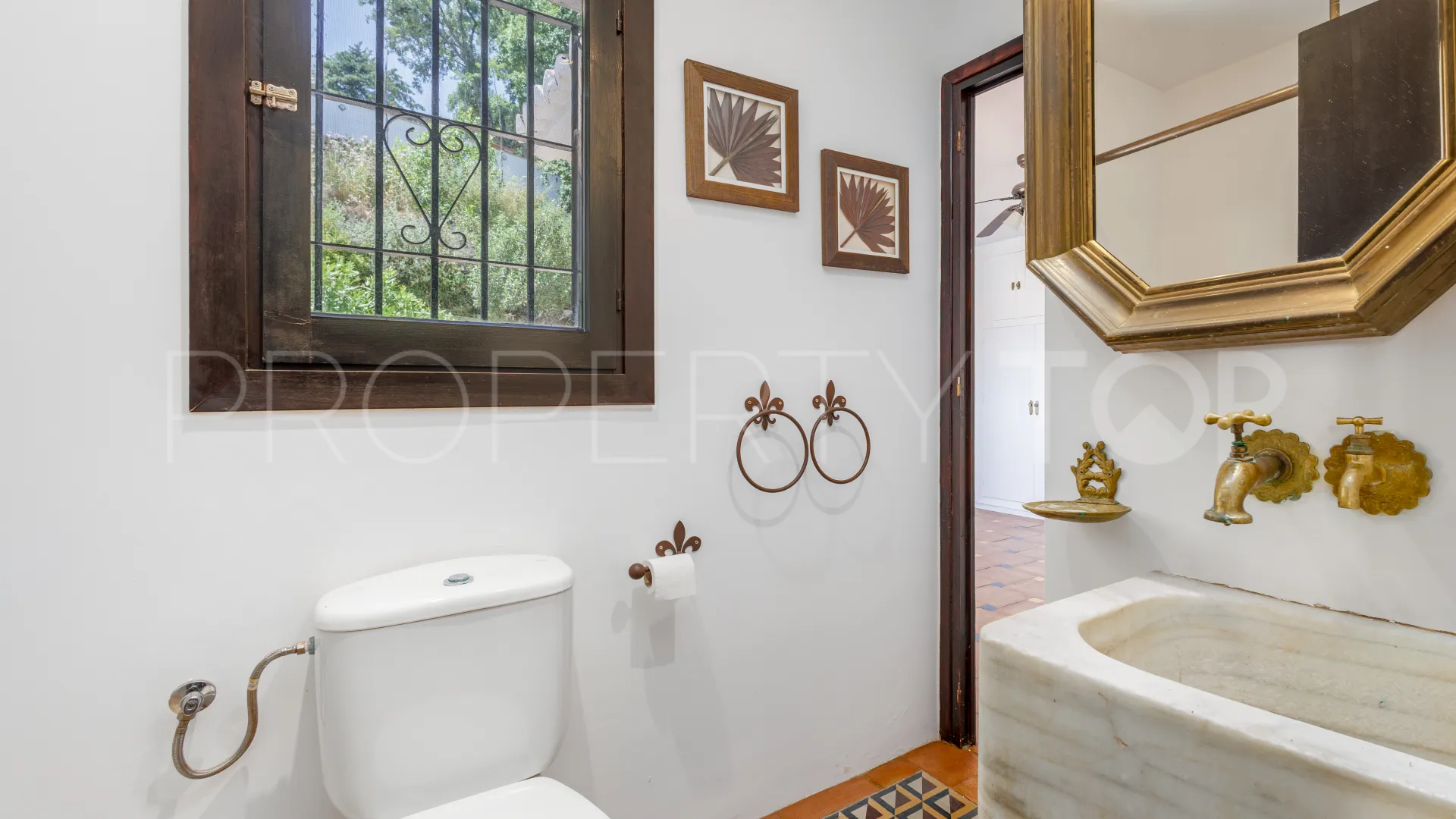 Villa a la venta con 6 dormitorios en Coin