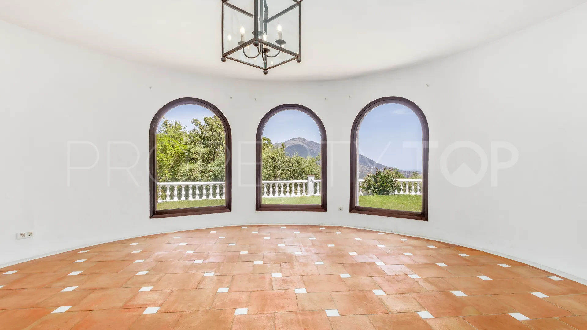 Villa a la venta con 6 dormitorios en Coin