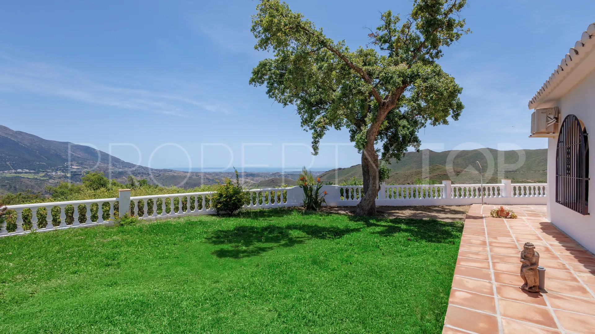 Villa a la venta con 6 dormitorios en Coin