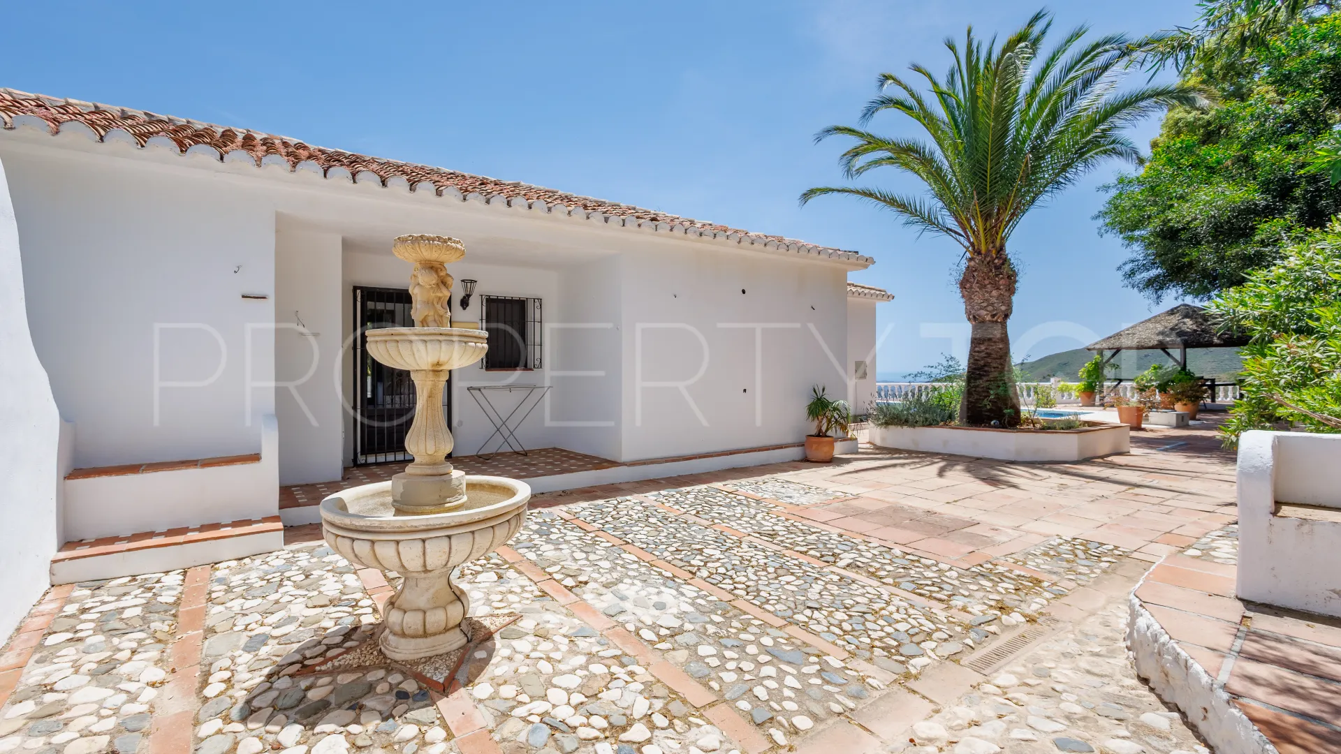 Villa a la venta con 6 dormitorios en Coin
