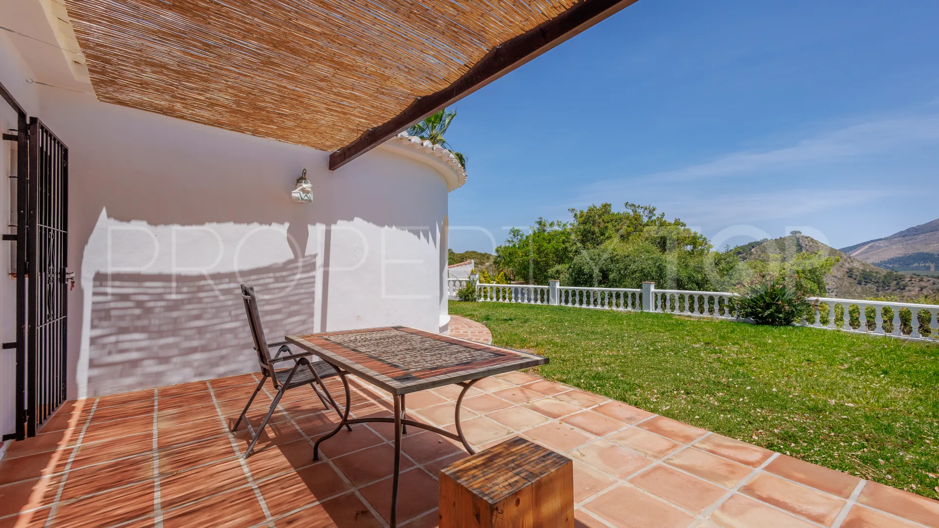 Villa a la venta con 6 dormitorios en Coin