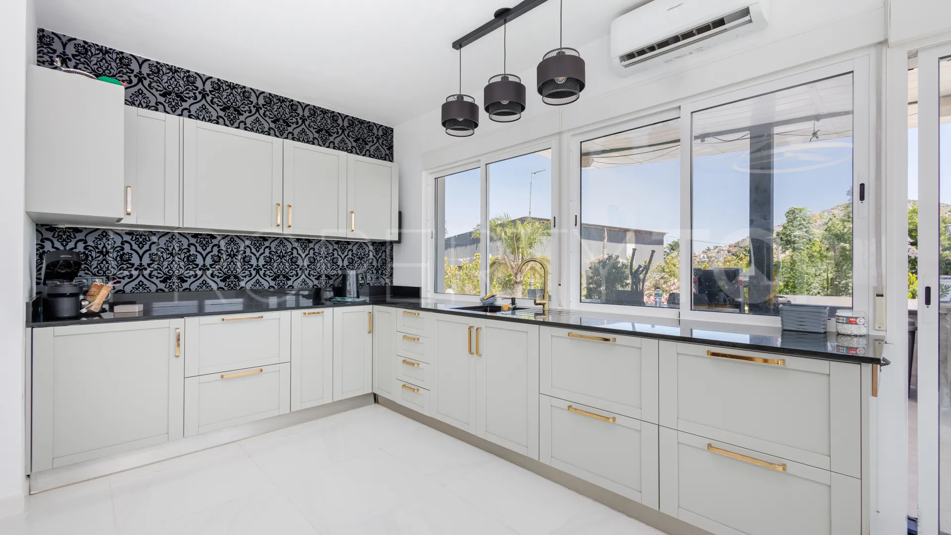 Villa in Coin for sale