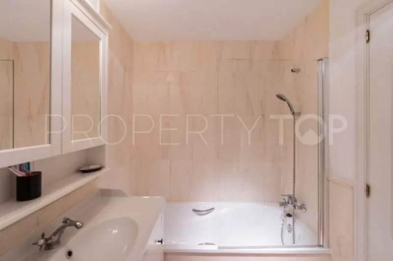 Calahonda ground floor apartment for sale