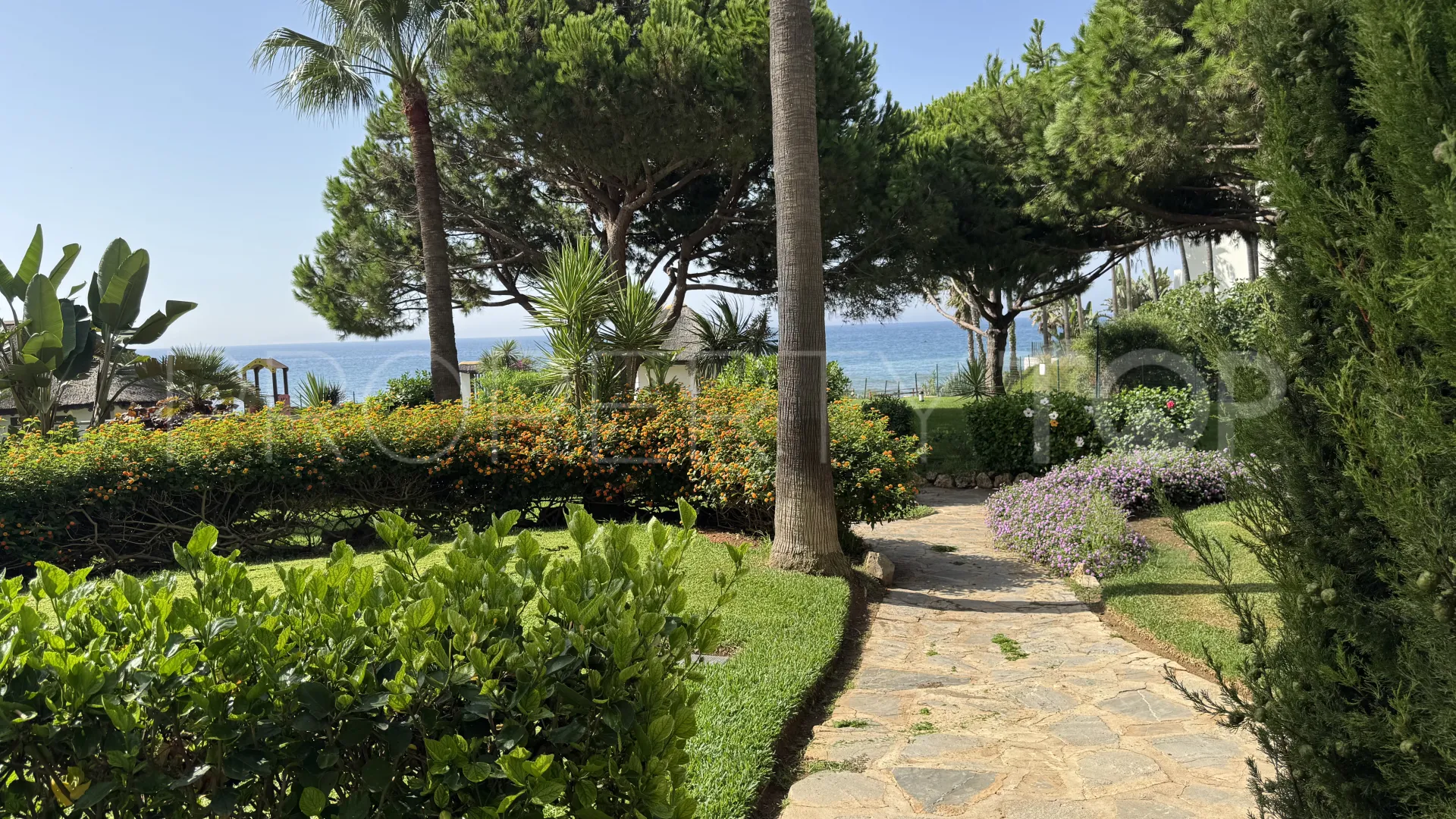 For sale Calahonda ground floor apartment
