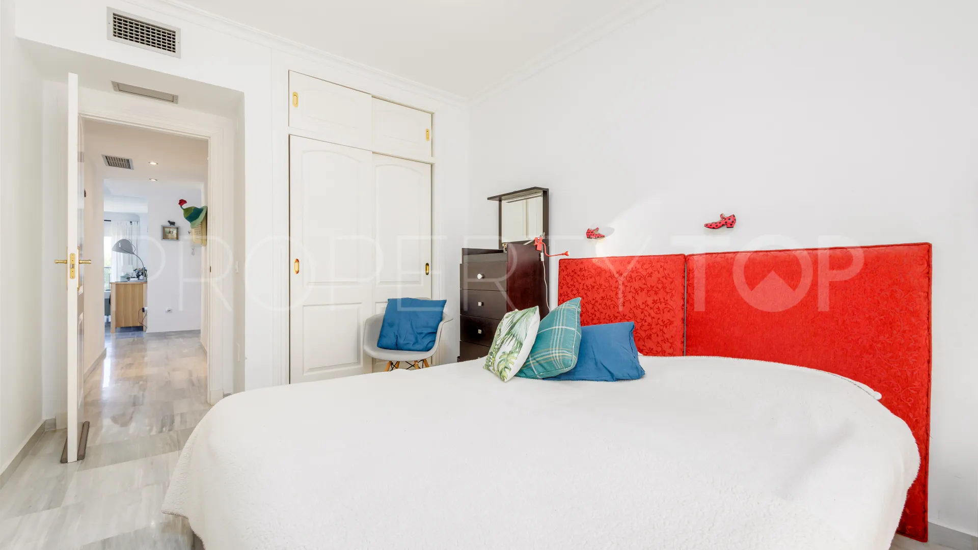 Buy ground floor apartment in Alhaurin Golf with 3 bedrooms