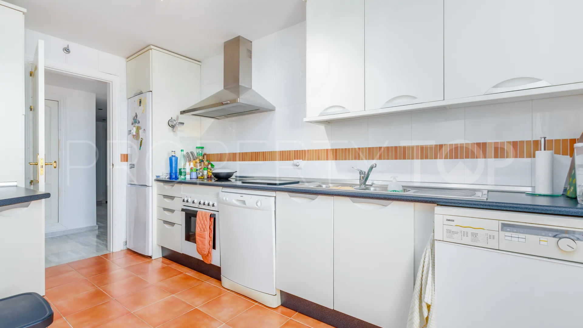 Buy ground floor apartment in Alhaurin Golf with 3 bedrooms