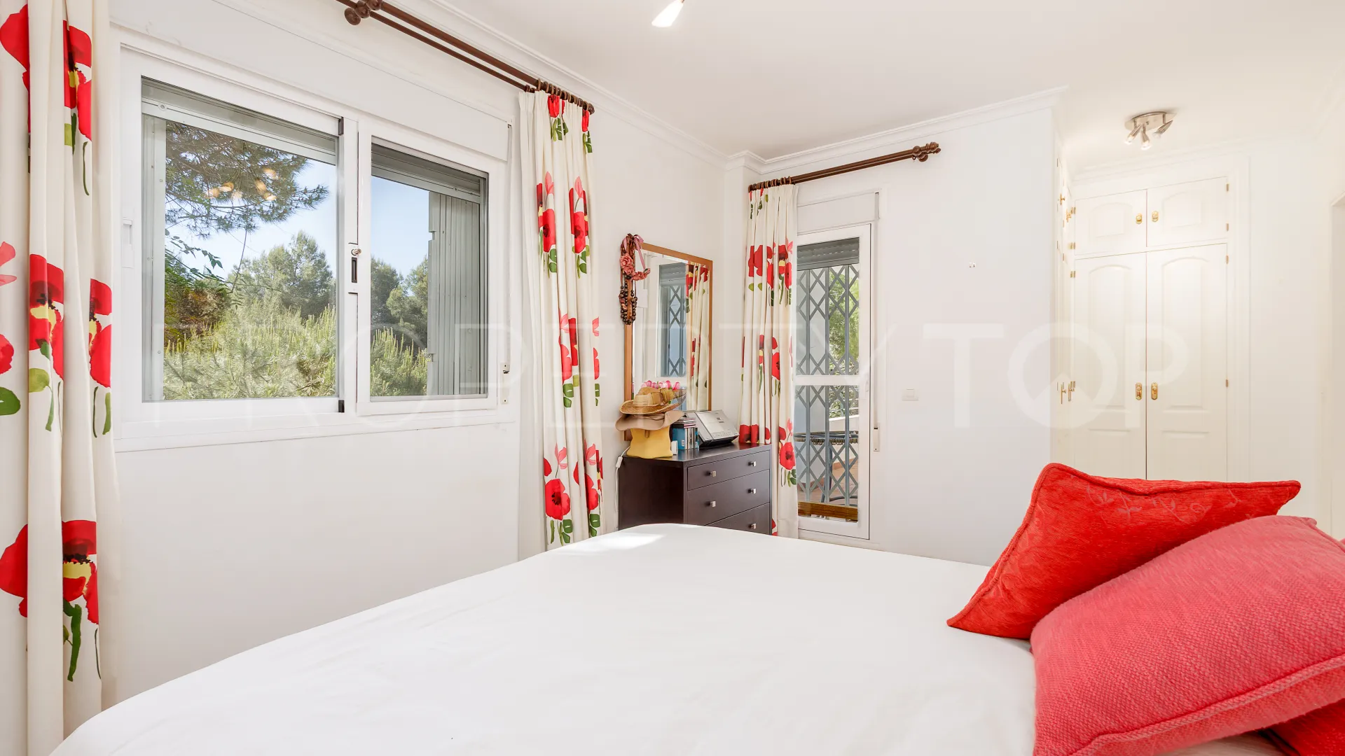 Buy ground floor apartment in Alhaurin Golf with 3 bedrooms