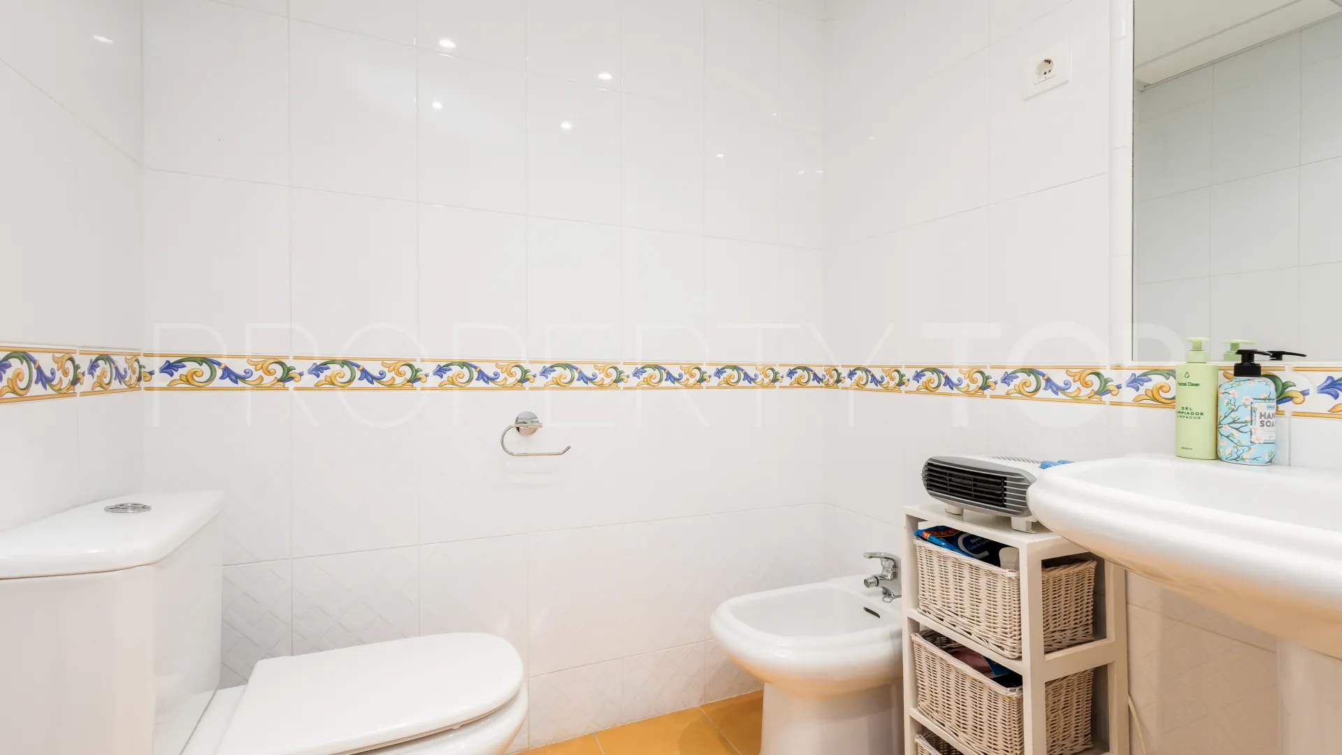 Buy ground floor apartment in Alhaurin Golf with 3 bedrooms