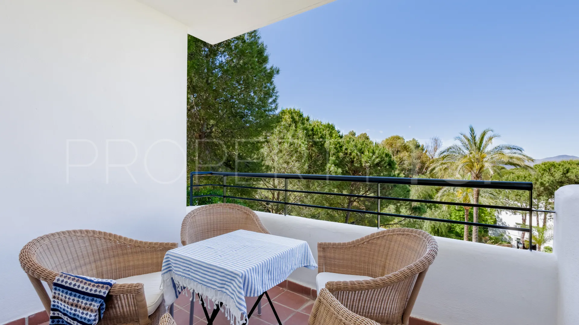 Buy ground floor apartment in Alhaurin Golf with 3 bedrooms