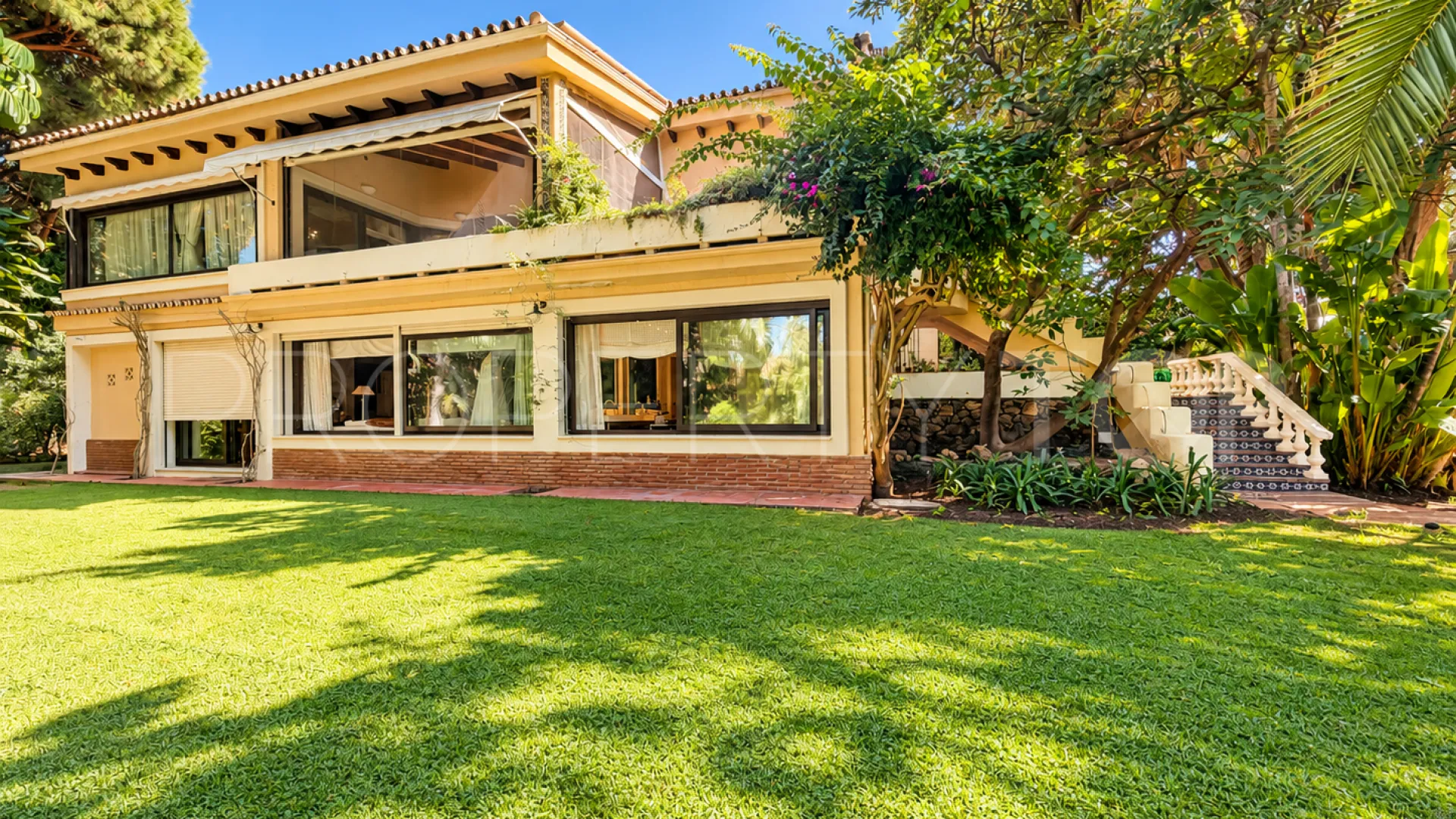 For sale house in Calahonda with 7 bedrooms