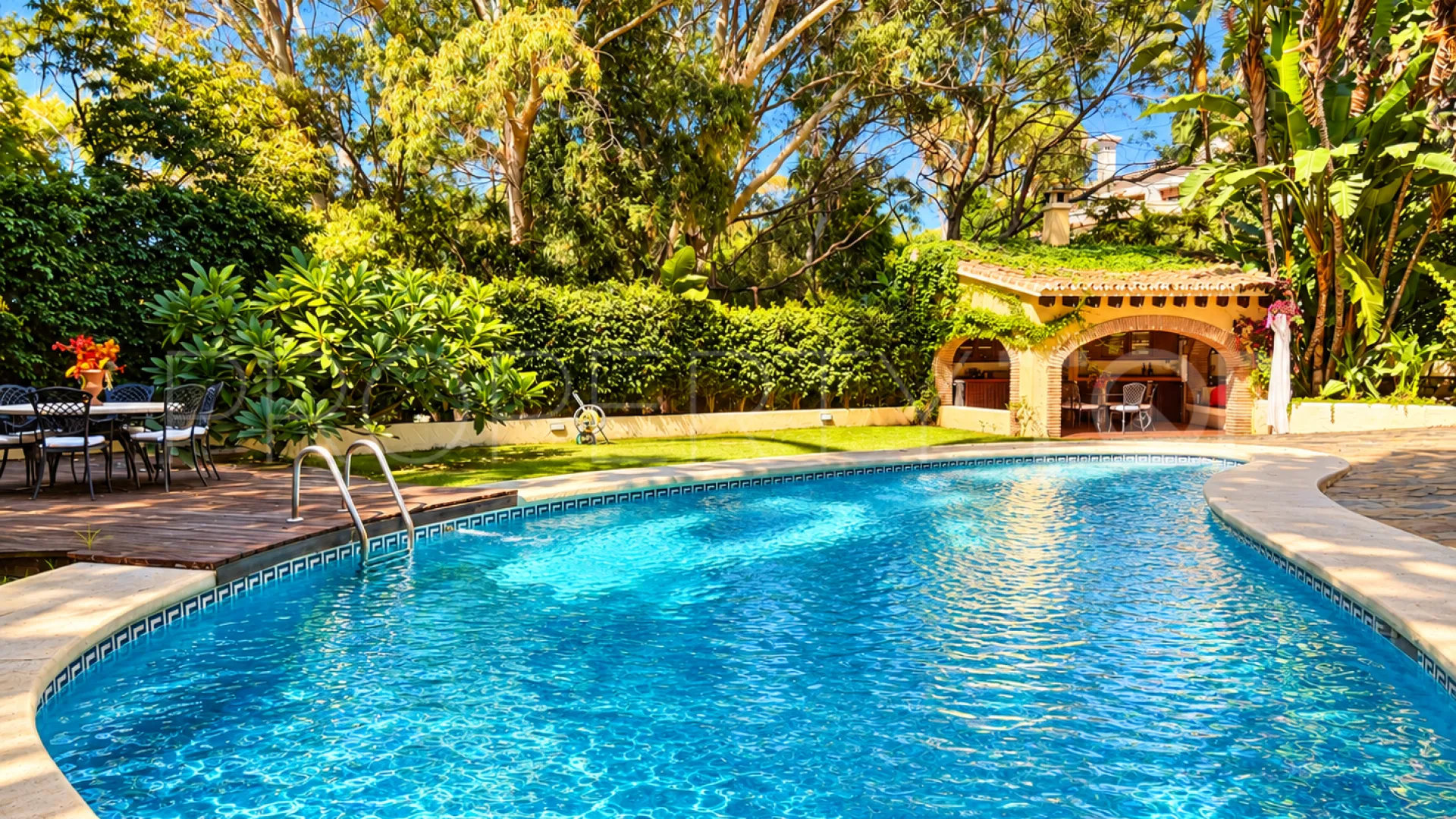 For sale house in Calahonda with 7 bedrooms