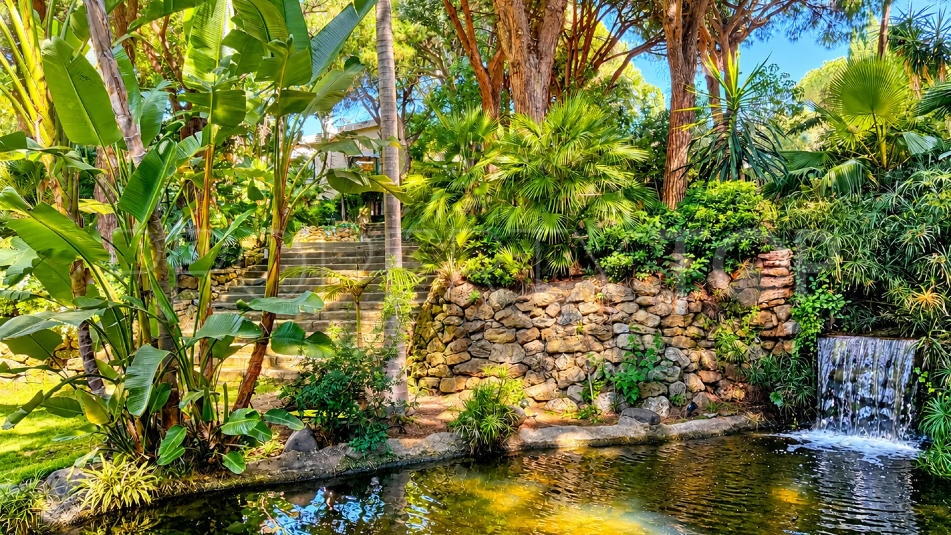 For sale house in Calahonda with 7 bedrooms
