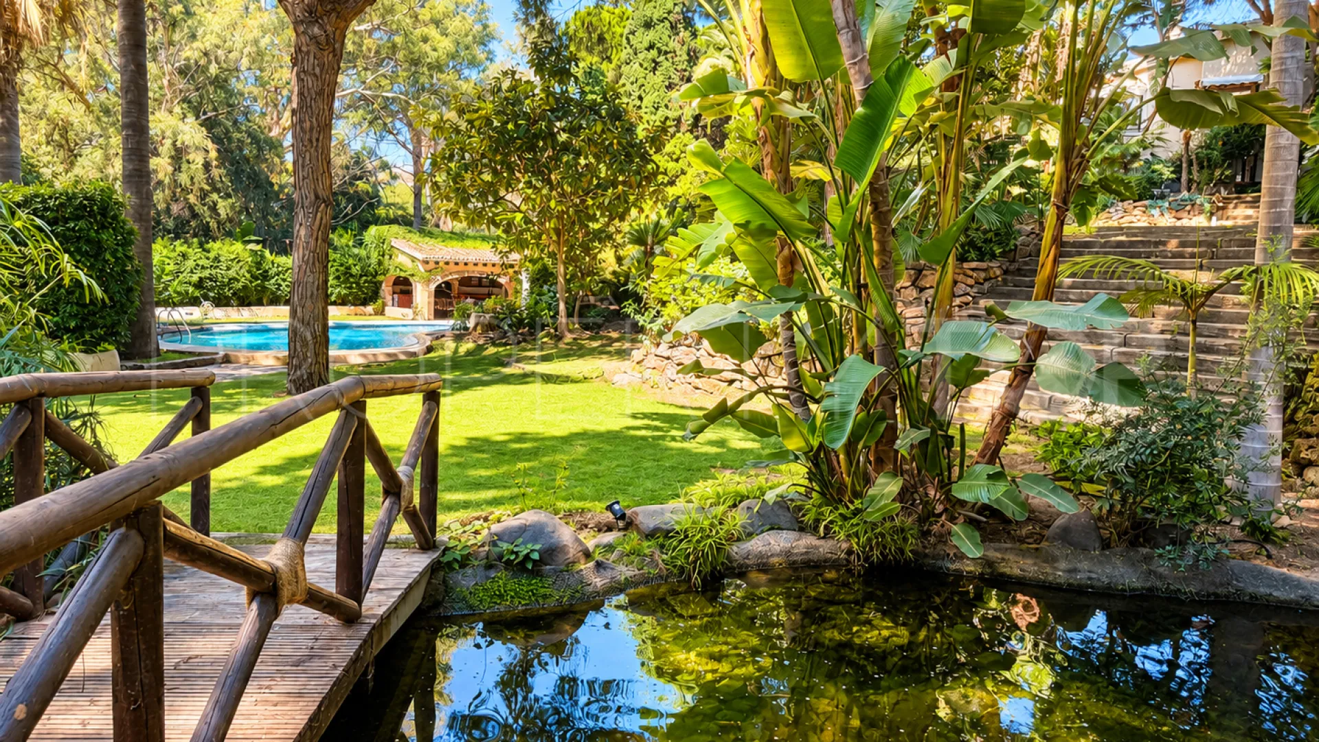 For sale house in Calahonda with 7 bedrooms