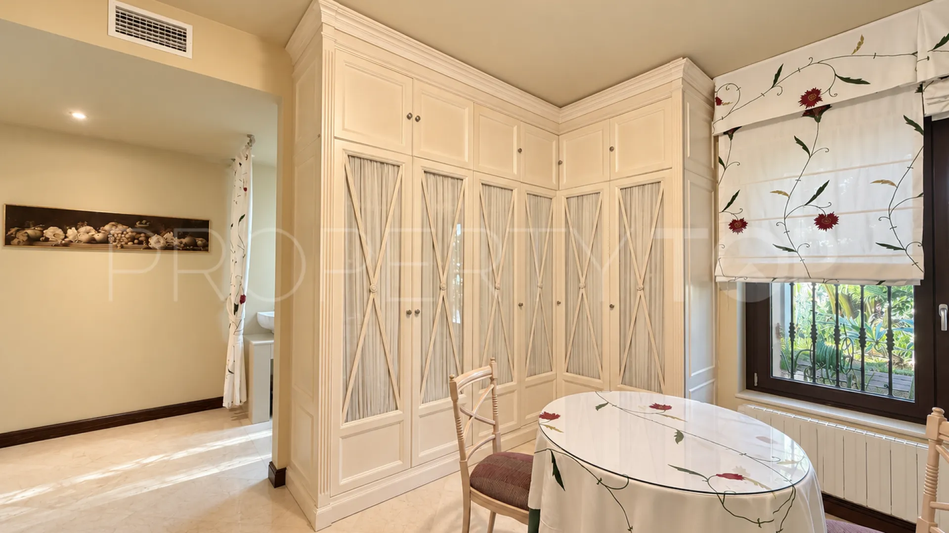 For sale house in Calahonda with 7 bedrooms