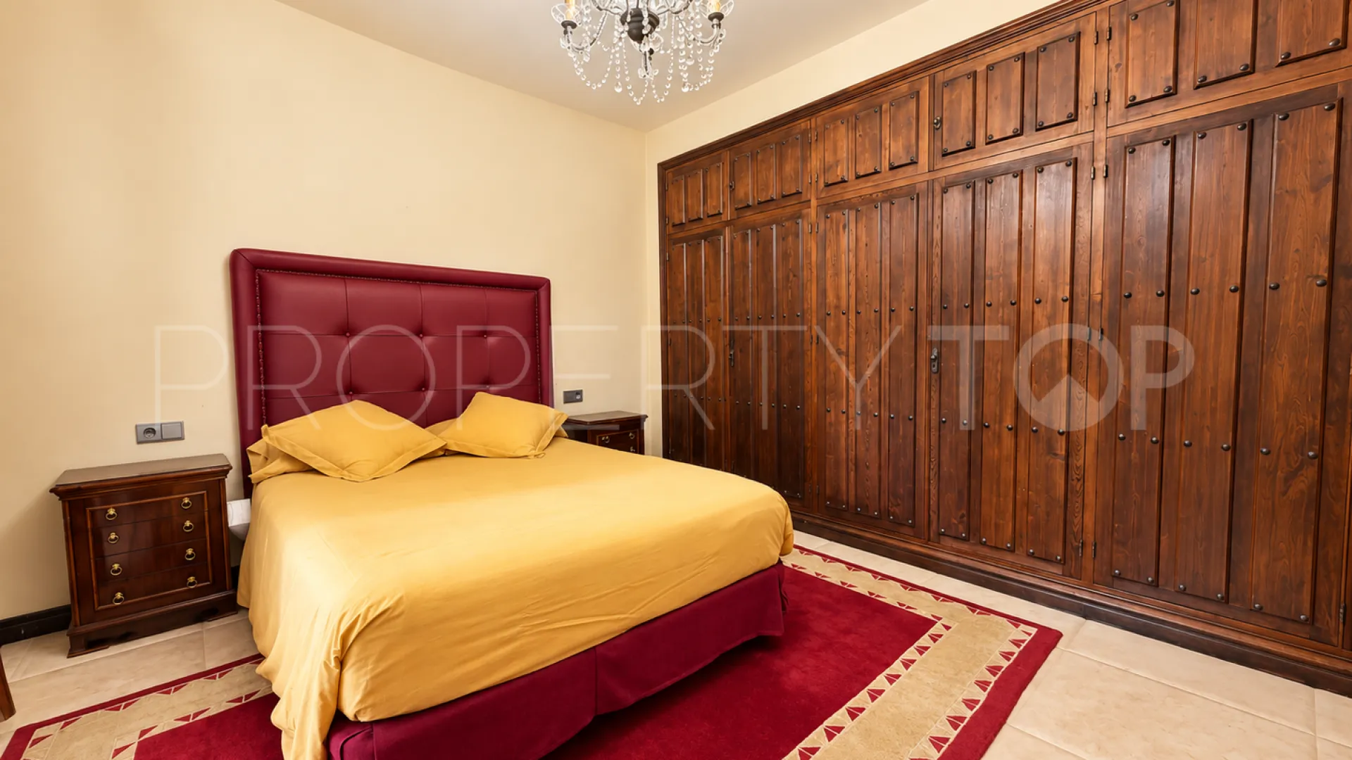 For sale house in Calahonda with 7 bedrooms