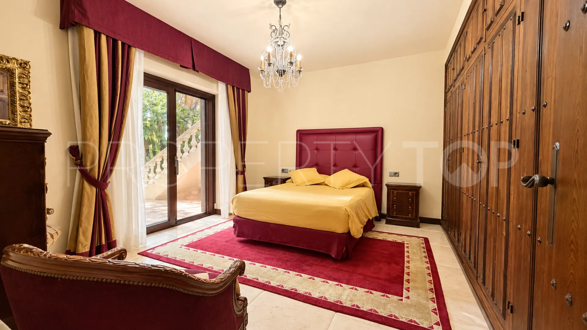 For sale house in Calahonda with 7 bedrooms