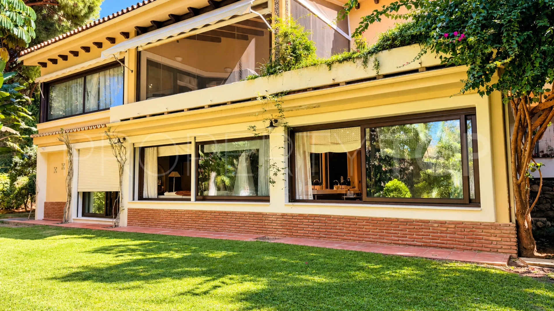 For sale house in Calahonda with 7 bedrooms