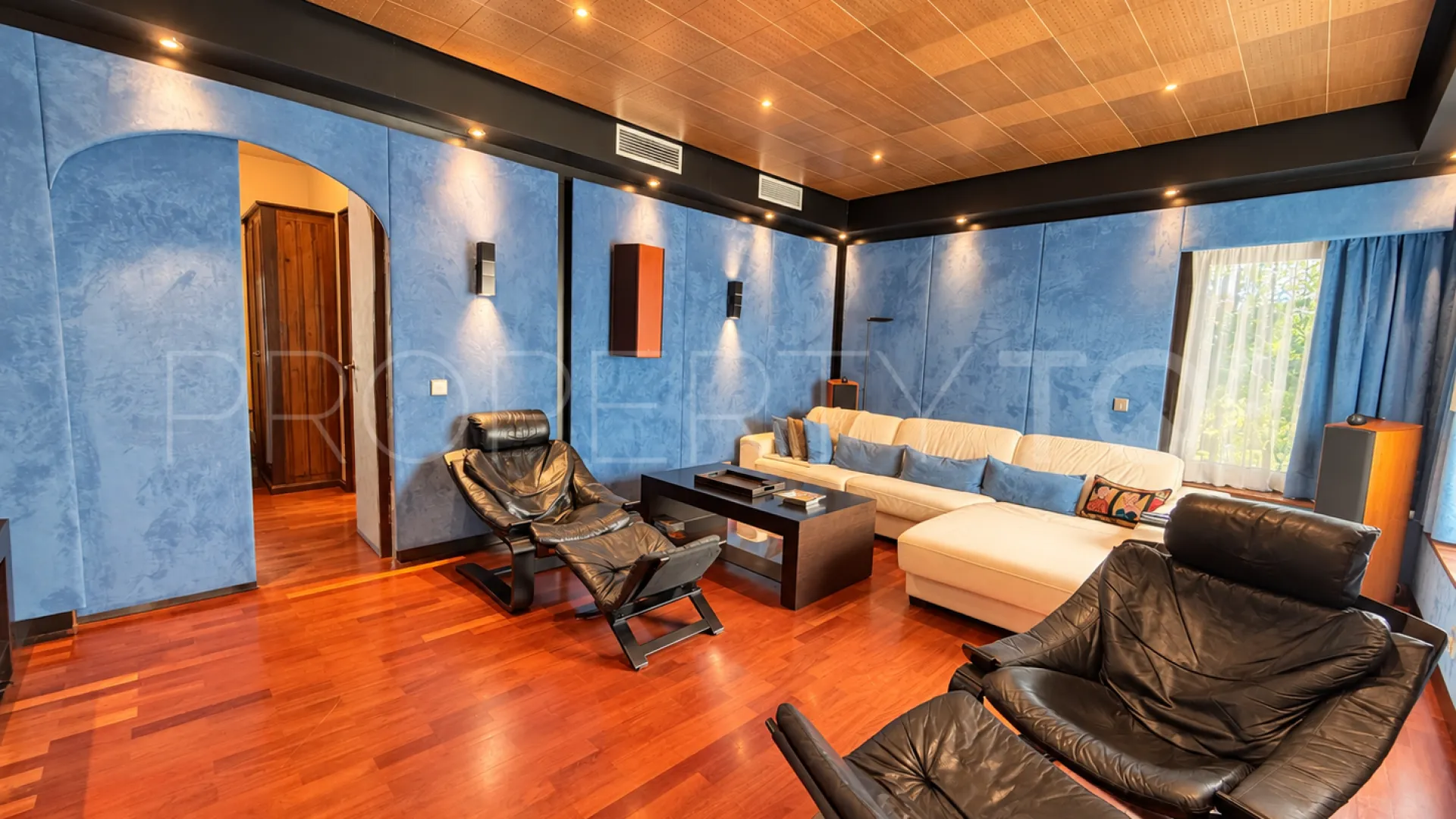 For sale house in Calahonda with 7 bedrooms