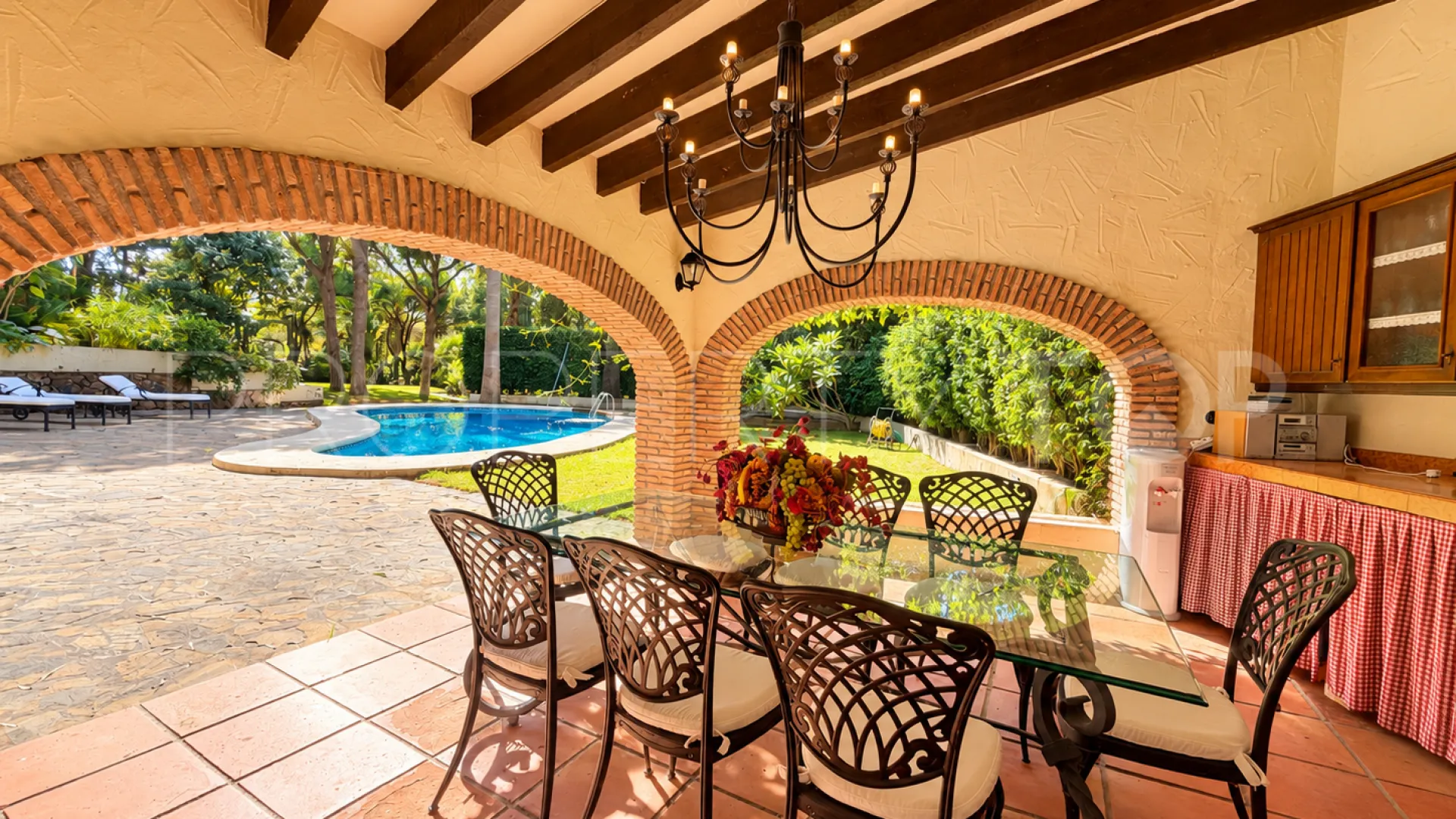For sale house in Calahonda with 7 bedrooms