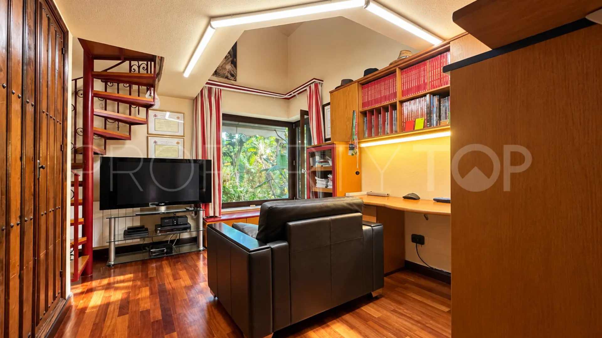 For sale house in Calahonda with 7 bedrooms