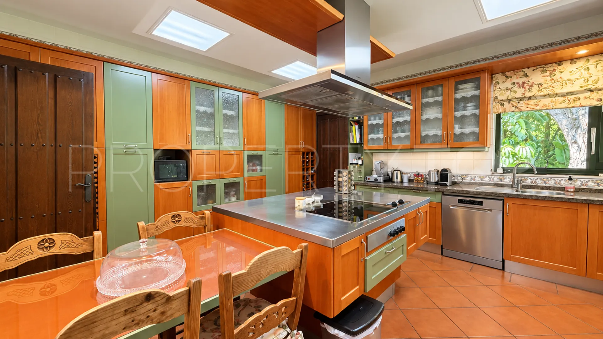 For sale house in Calahonda with 7 bedrooms