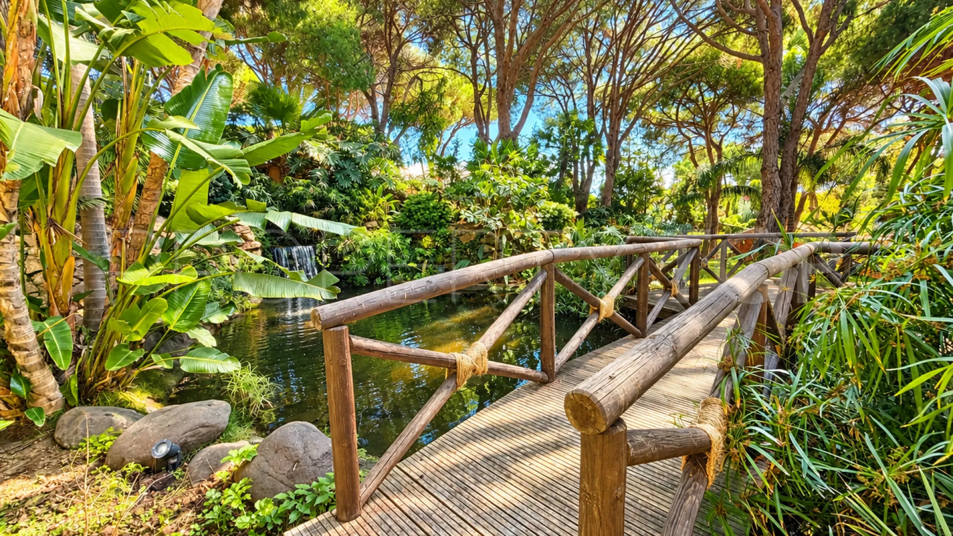 For sale house in Calahonda with 7 bedrooms