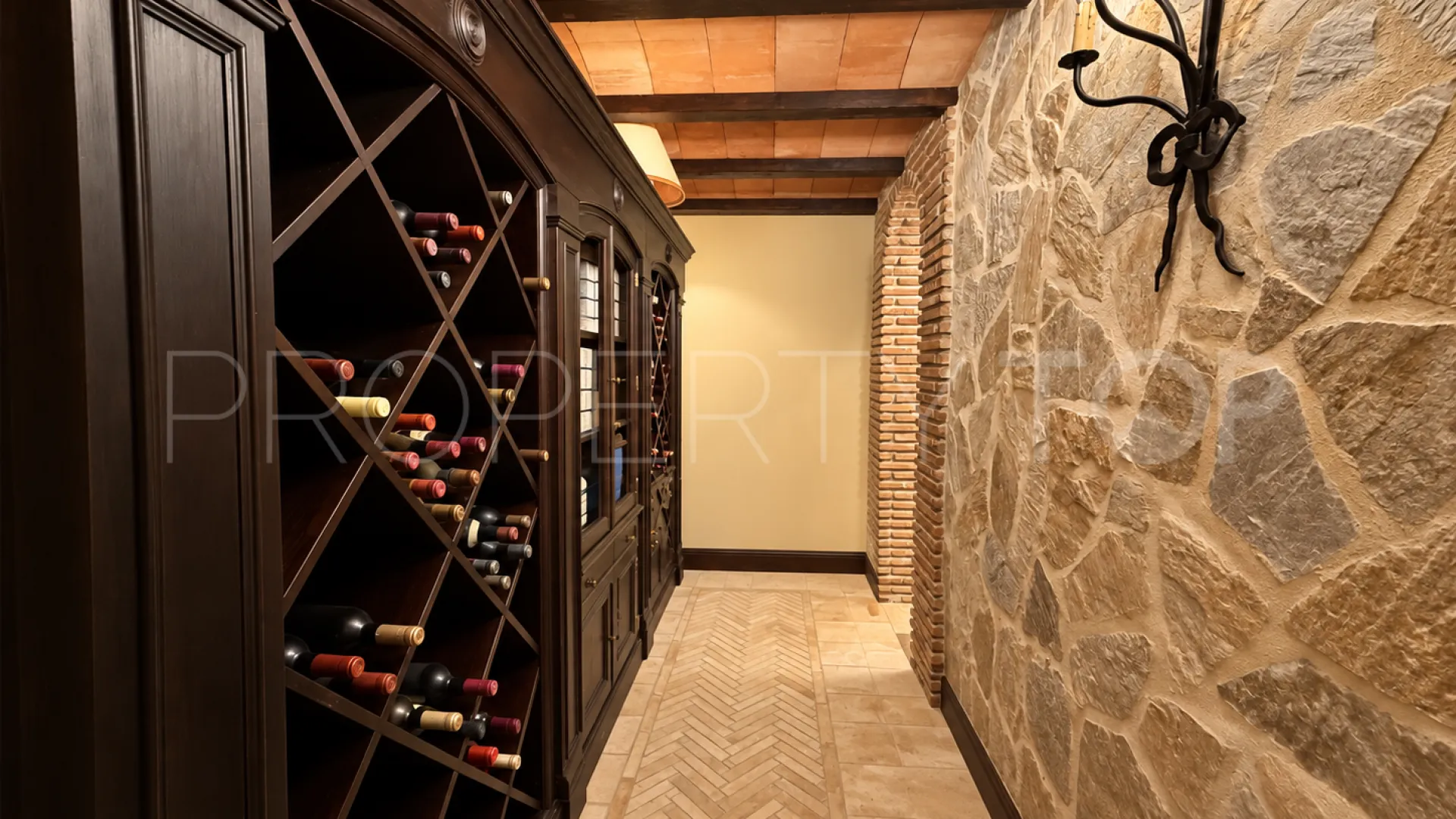 For sale house in Calahonda with 7 bedrooms