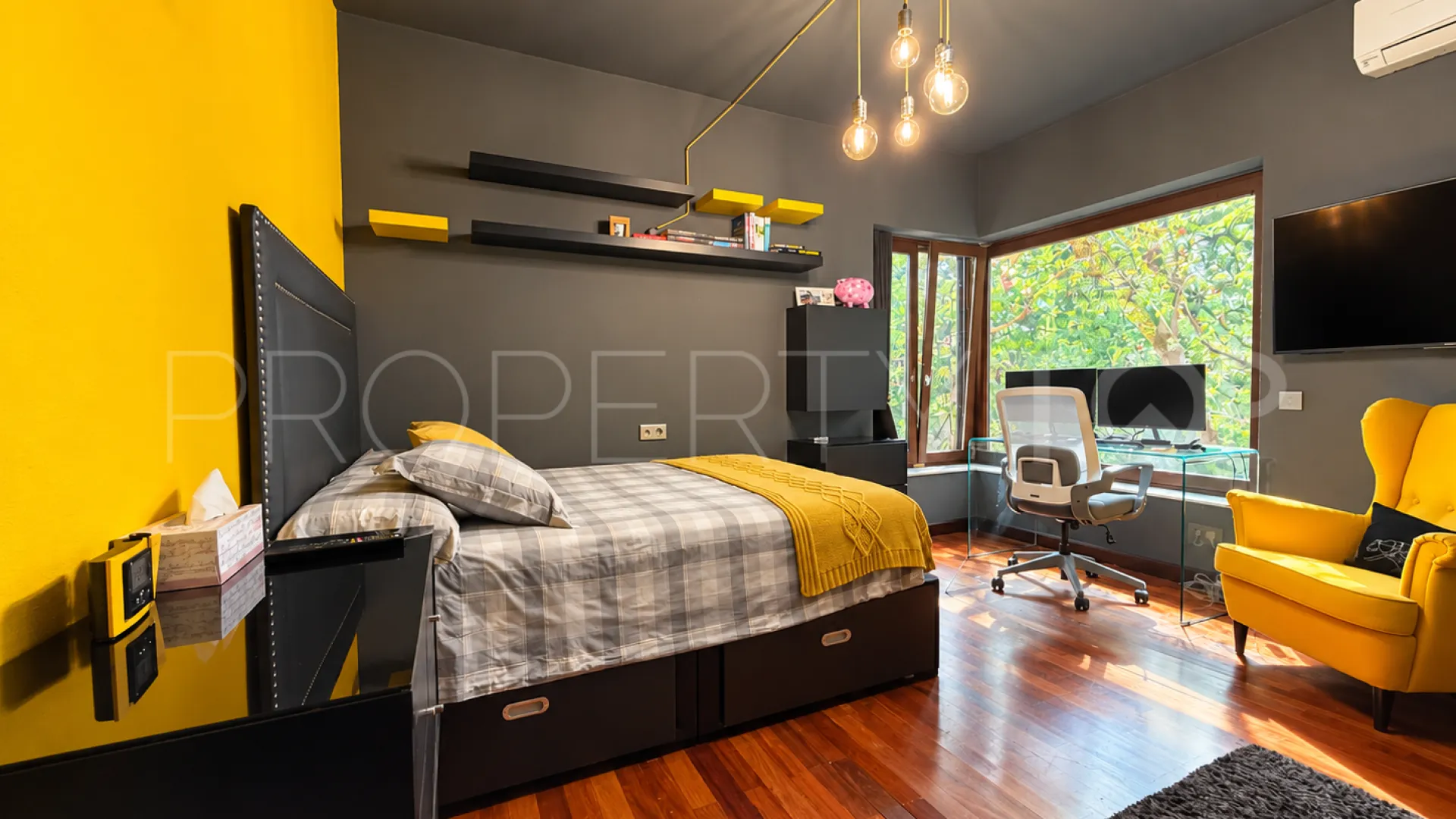 For sale house in Calahonda with 7 bedrooms