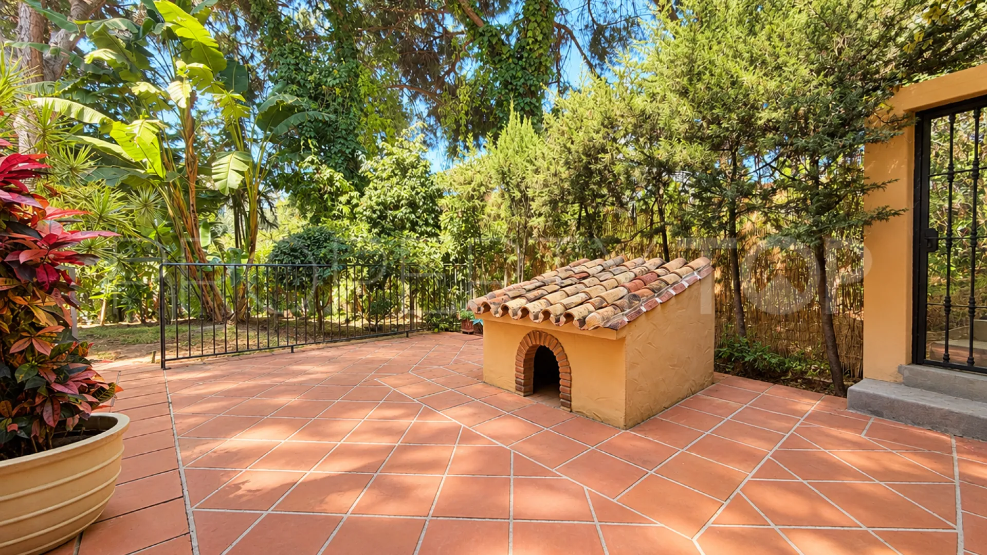 For sale house in Calahonda with 7 bedrooms