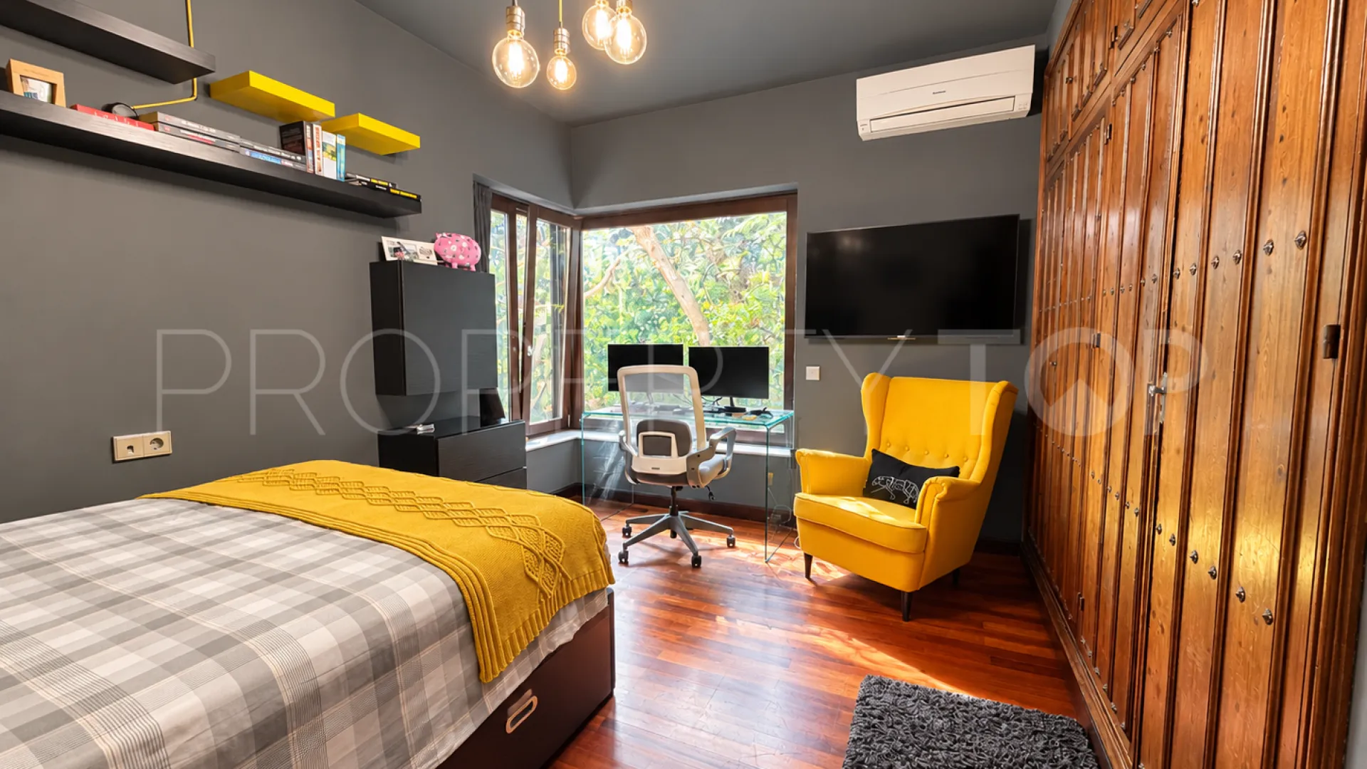 For sale house in Calahonda with 7 bedrooms