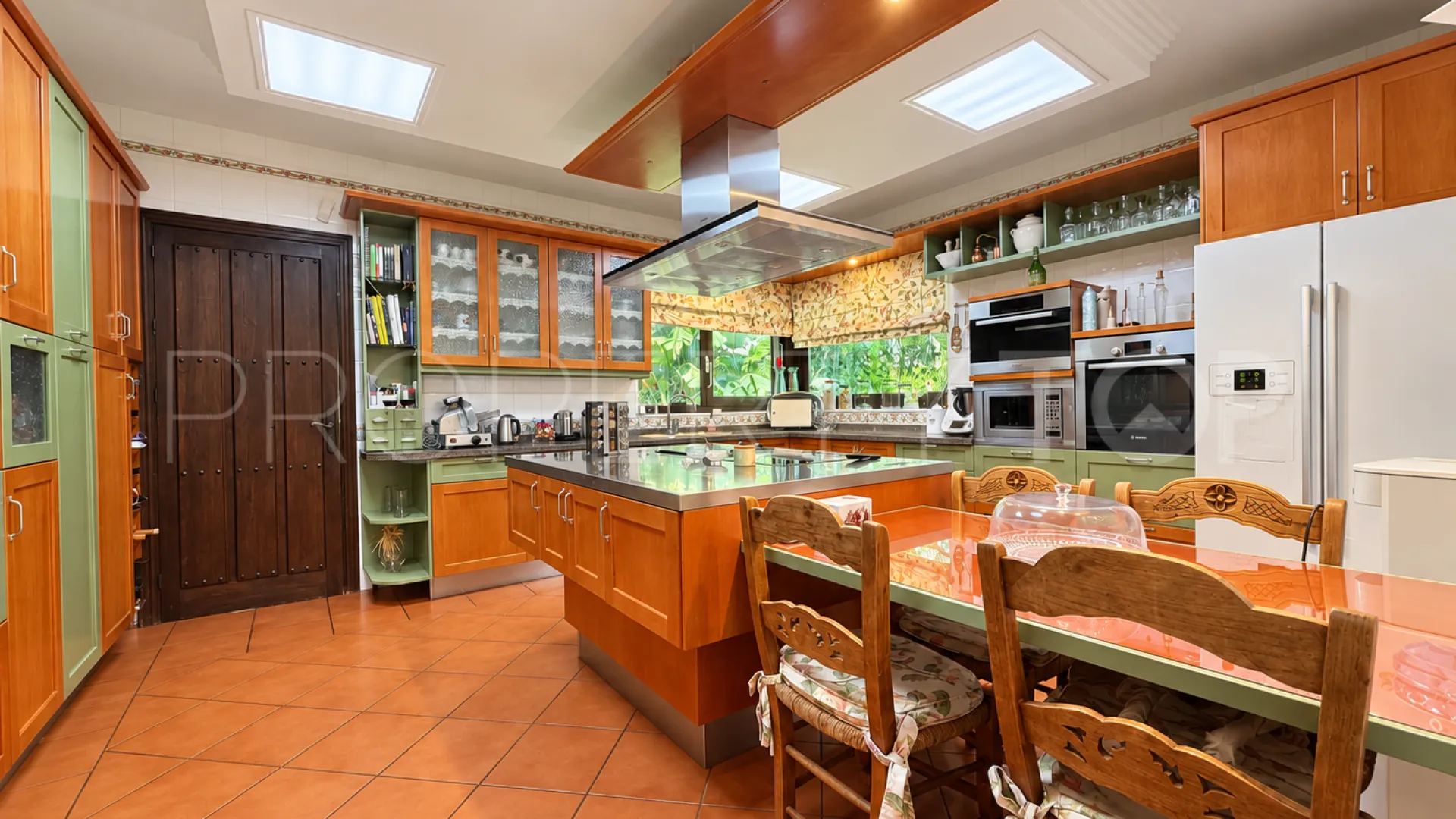 For sale house in Calahonda with 7 bedrooms