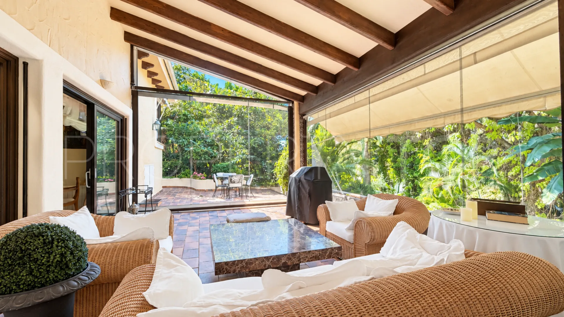 For sale house in Calahonda with 7 bedrooms