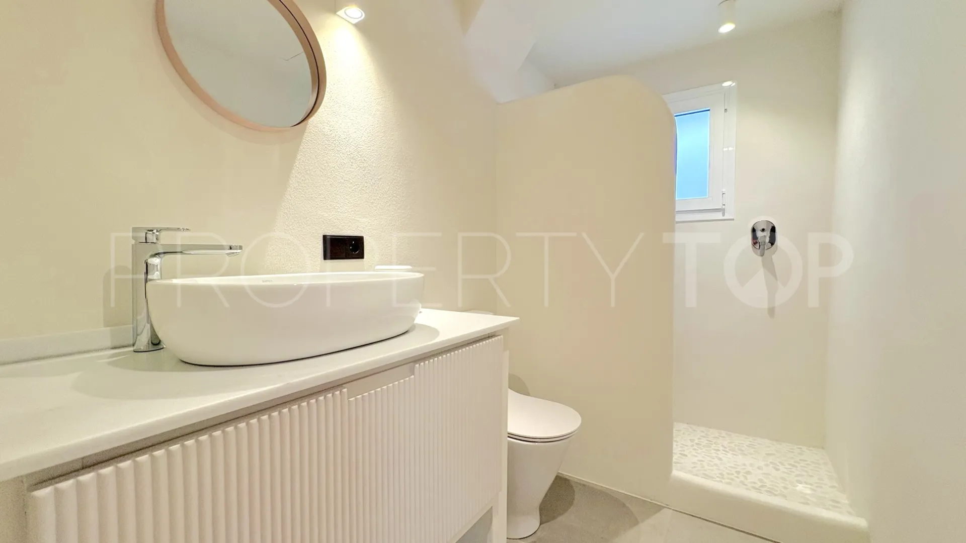 Buy 2 bedrooms apartment in Benalmadena Costa