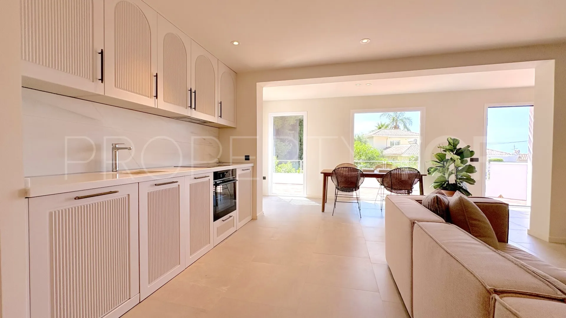 Buy 2 bedrooms apartment in Benalmadena Costa