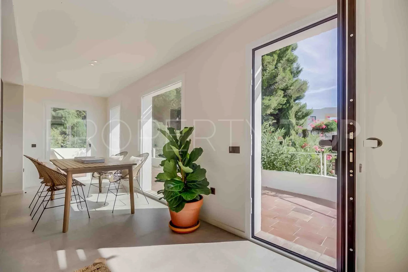 Buy 2 bedrooms apartment in Benalmadena Costa