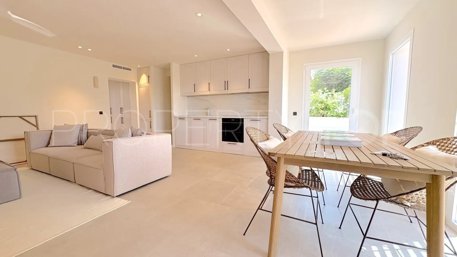 Buy 2 bedrooms apartment in Benalmadena Costa